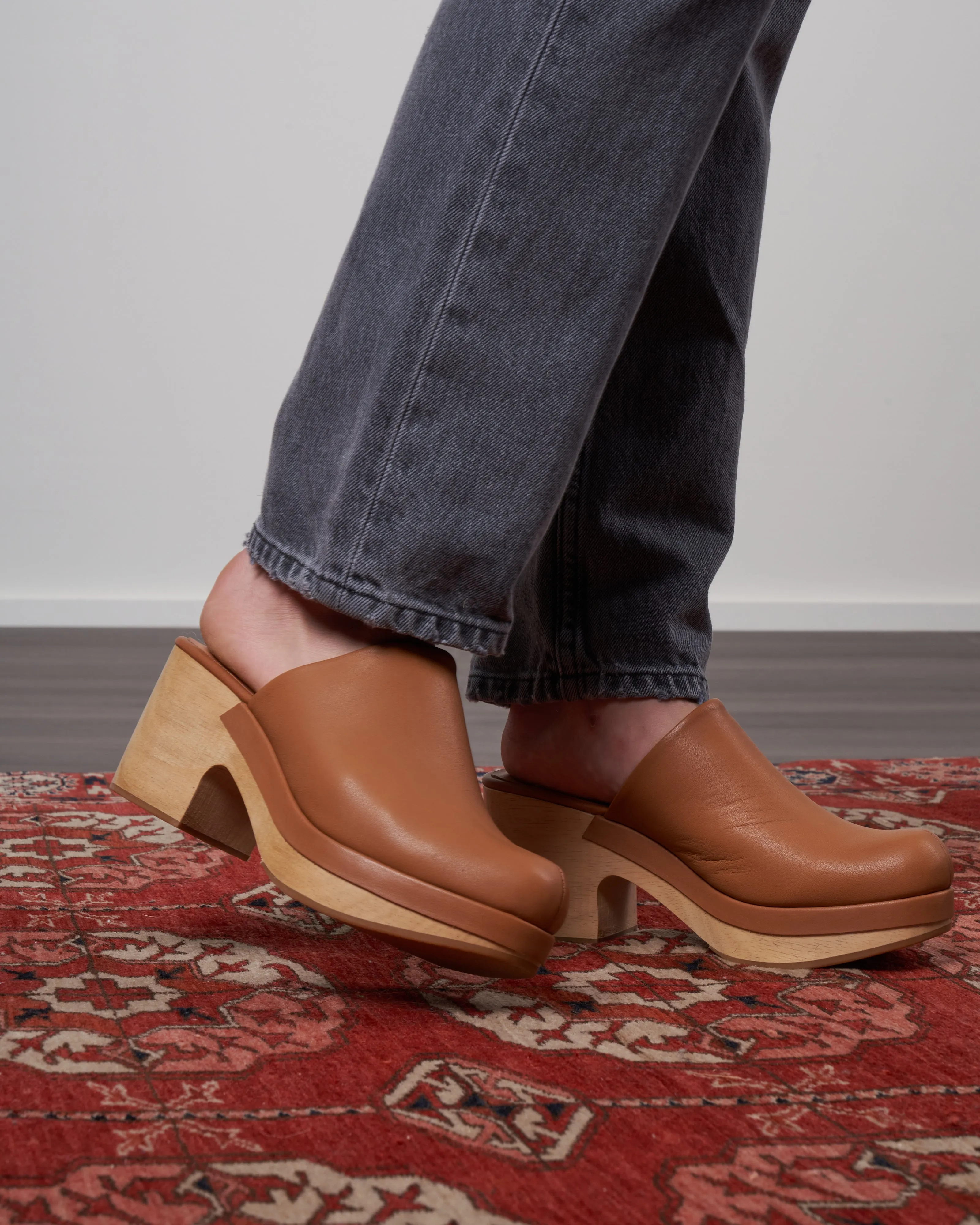bose clog - leather upper - natural