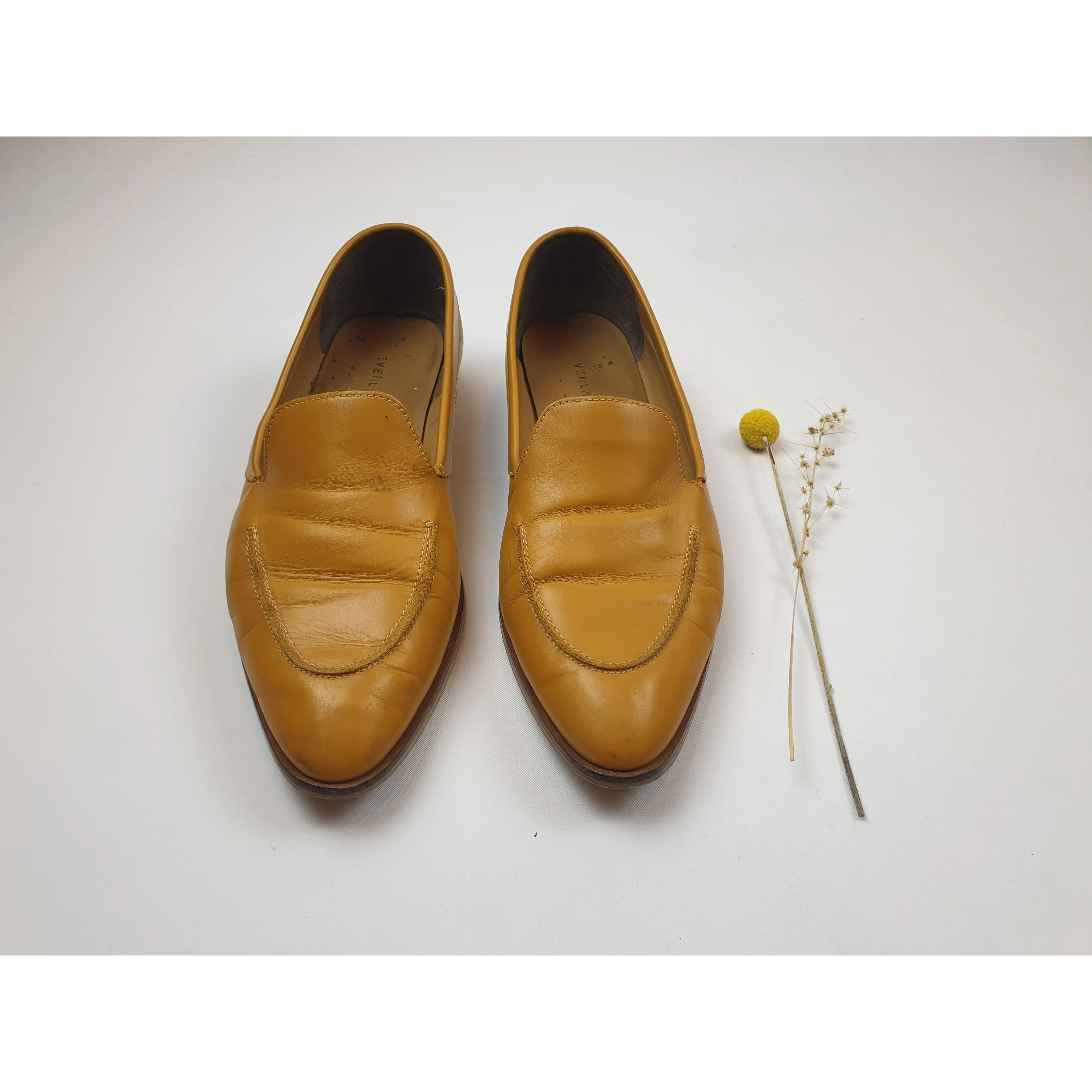 Everlane tan leather slide on shoes with very low wooden heels size 11